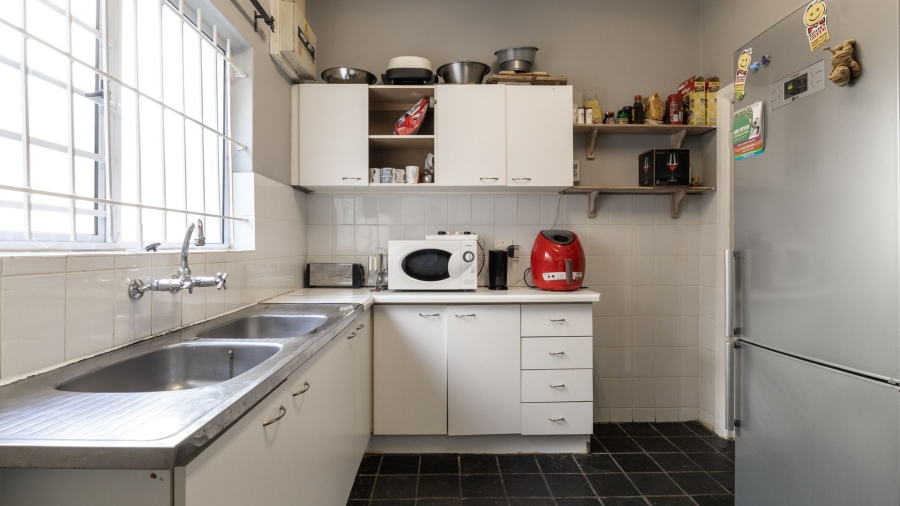 2 Bedroom Property for Sale in Vredehoek Western Cape